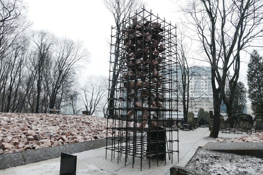Międzynarodowy Dzień Pamięci o Ofiarach Holocaustu. W Warszawie stanął wyjątkowy monument upamiętniający śmierć tysięcy osób