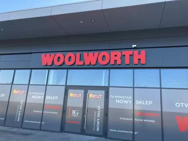 Woolworth to sklepy, w których można zakupić produkty codziennego użytku, jednak bez żywności. Jak można przeczytać na stronie marki, różnorodna oferta skierowana jest do szerokiej grupy, w tym uczniów, studentów, rodziny, emerytów i rencistów.