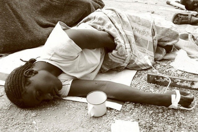 Kobieta zarażona cholerą w Zimbabwe (http://www.flickr.com/photos/sokwanele/3092811870/in/photostream/)