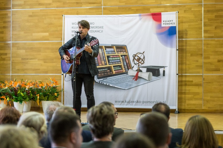 Dzień Edukacji Narodowej 2018. Nauczyciele i zasłużeni pedagodzy odebrali nagrody i wyróżnienia zarządu województwa [lista nazwisk, zdjęcia]