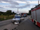 Wypadek w powiecie żnińskim. Motorowerzysta zderzył się z osobowym bmw. Jedna osoba trafiła do szpitala 