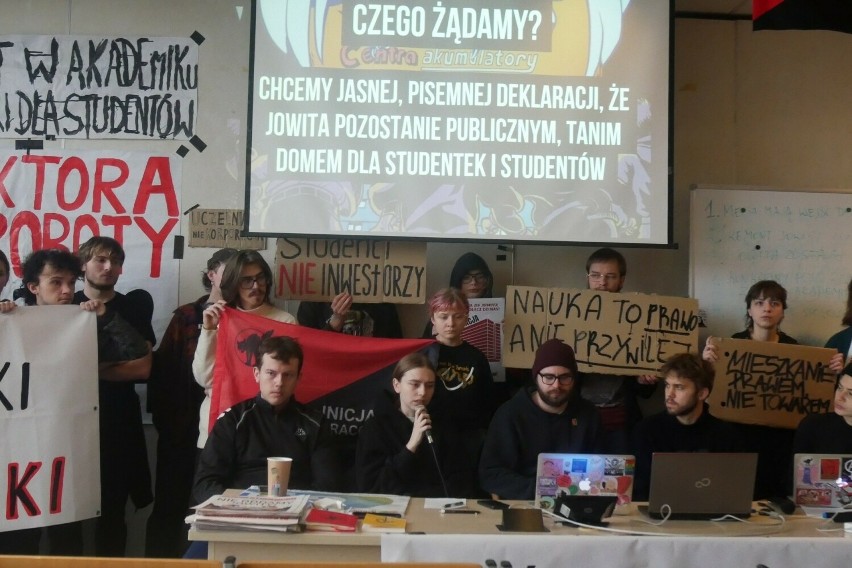Konflikt dotyczący akademika Jowita w Poznaniu się nasila.