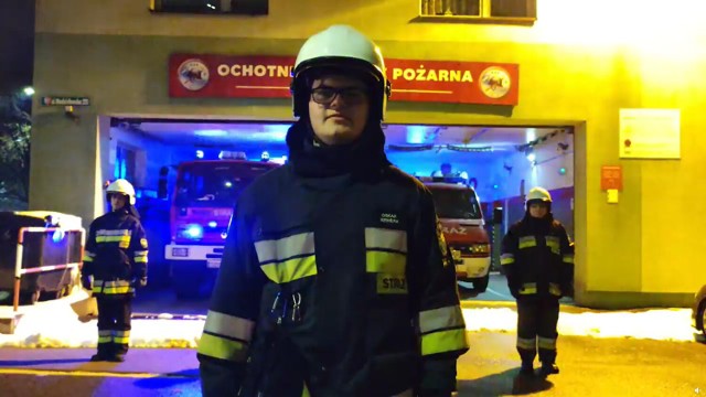 Serię 10 pompek wykonali strażacy z Ochotniczej Straży Pożarnej w Żorach-Roju, by wesprzeć w ten sposób małego Mikołaja Kubalę