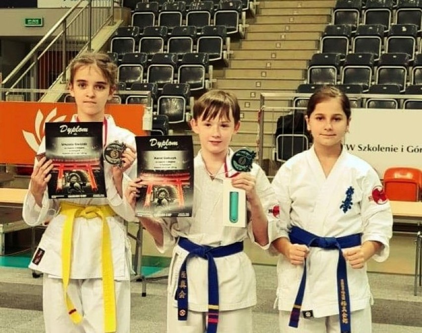 Karatecy KK Randori Radomsko z medalami turnieju „Carbon Cup” [ZDJĘCIA]