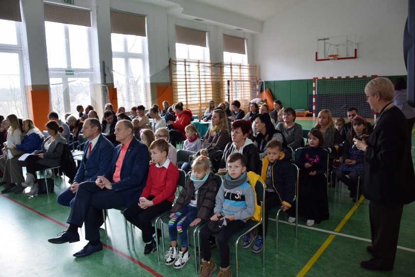 W przeglądzie artystycznym młodzieży gminy Żukowo wystąpiło ponad 30 talentów [ZDJĘCIA]