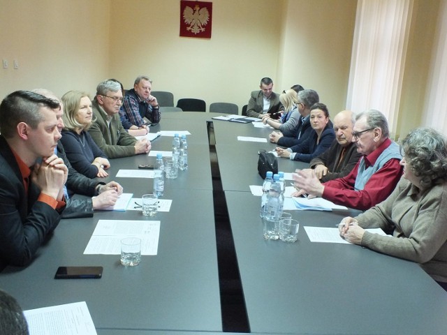 Społeczni uczestnicy dyskusji o regulaminie Budżetu Obywatelskiego w Starachowicach