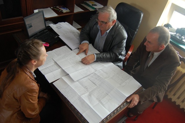 Architekt Lucyna Sławinowska-Jagiełka z pracowni projektowej Lucca, dr Grzegorz Szalewski oraz dr Grzegorz Lipski