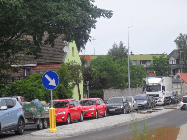 Na Darłowskiej ruch odbywa się wahadłowo. Na wysokości ronda przy sklepie Lidl (ul. Krokusowa), trwają prace remontowe, które generują utrudnienia.