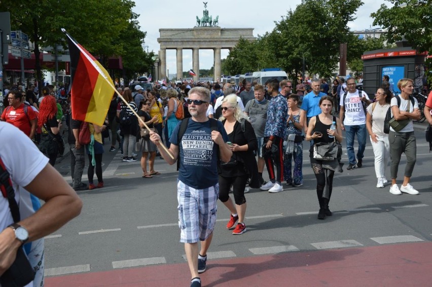Mieszkańcy Goleniowa protestowali w Berlinie. Wielka demonstracja przeciwko ograniczeniom koronawirusowym