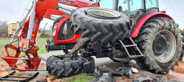 Zderzenie auta ciężarowego z ciągnikiem rolniczym pod Kłobuckiem