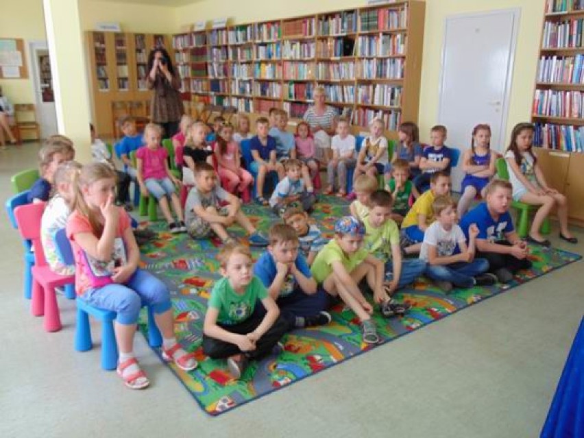 Cala Polska czyta dzieciom w bibliotece