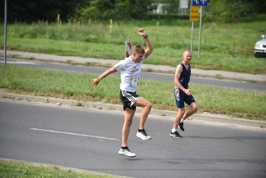 Biegacze opanowali Toruń! Setki osób wystartowały w "Run Toruń - Zwiedzaj ze zdrowiem!". Mamy dużo zdjęć!