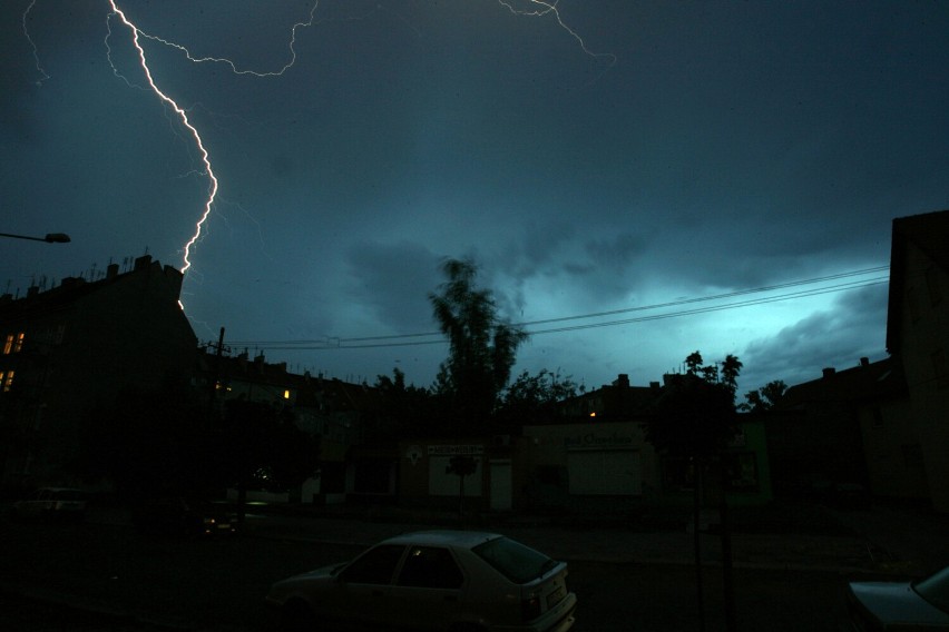 Instytut Meteorologii i Gospodarki Wodnej wydał dla powiatu pleszewskiego ostrzeżenia drugiego stopnia przez burzami z gradem i upałami