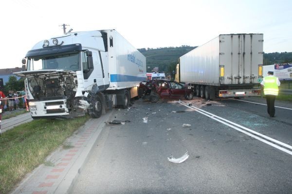 Wypadek Tęgoborze. W zderzeniu samochodów zginęła 19-letnia dziewczyna