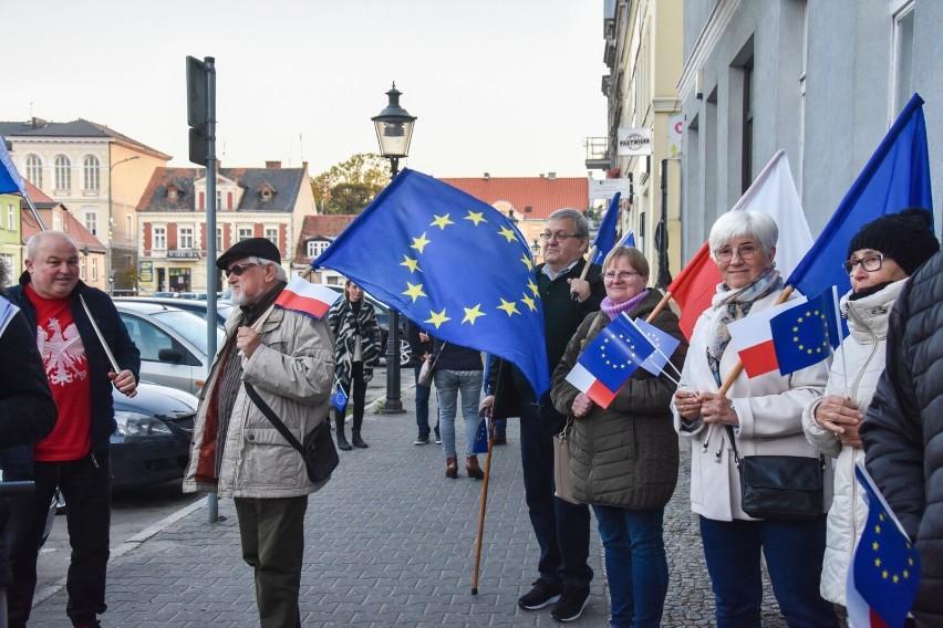 Szamotuły. "Chcemy Polski europejskiej". Na Rynku odbył się marsz w obronie dalszej obecności Polski w Unii Europejskiej 
