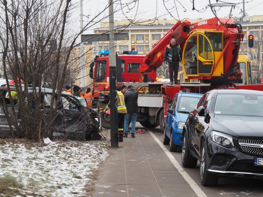 Cudem bez szwanku wyszedł z wypadku starszy pan, który w...