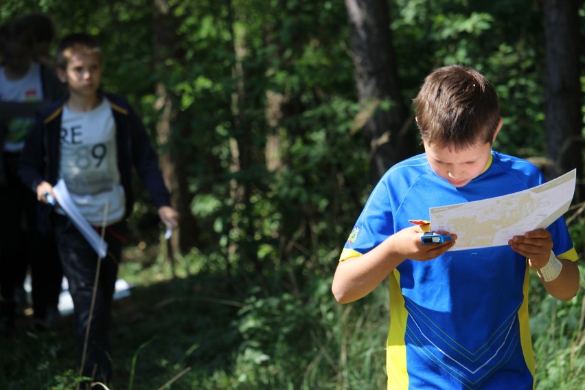 Rekordowa liczba uczestników biegu na orientację na terenie Załęczańskiego Parku Krajobrazowego[ZDJĘCIA]