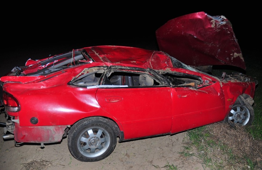 Raciborowice: Pijany kierowca wjechał w drzewo. Zginął 21-letni pasażer