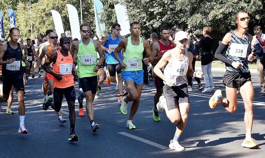 Tradycyjnie w pierwszą niedzielę września odbył się Półmaraton Signify Piła. Zobaczcie cz. 1 zdjęć