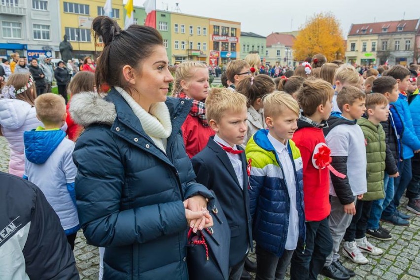 Uczniowie świętują rocznicę odzyskania niepodległości [ZDJĘCIA]