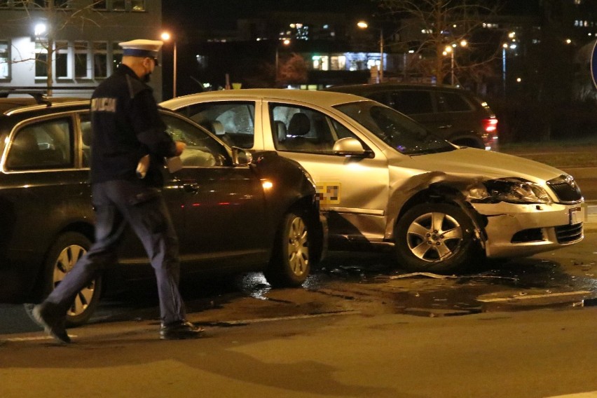 Wypadek na skrzyżowaniu ulicy Moniuszki z św. Trójcy