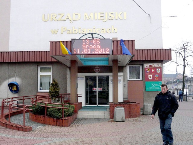 Przed Urzędem Miejskim w Pabianicach pojawi się tradycyjnie miejska choinka.