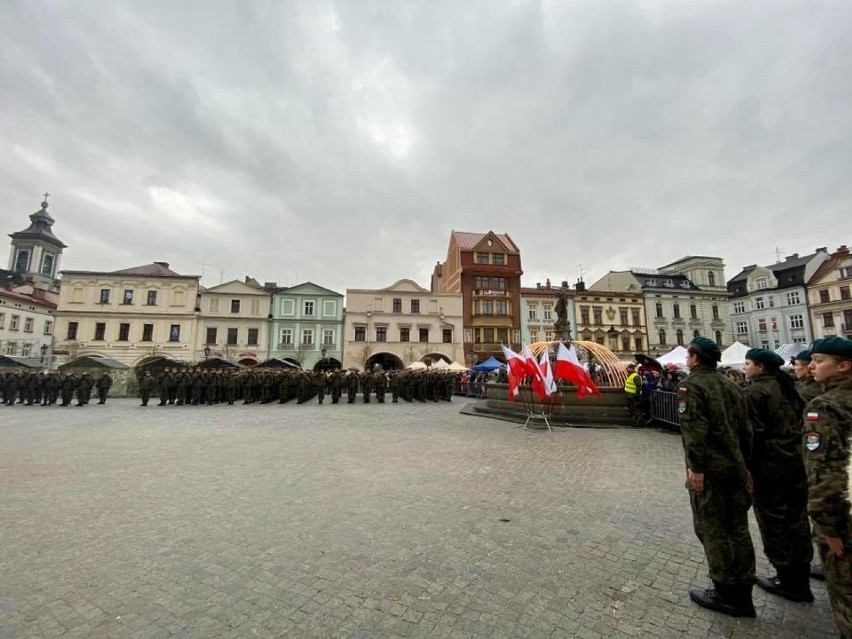 Śląska Brygada Obrony Terytorialnej już działa w Cieszynie, terytorialsi złożyli przysięgę na rynku
