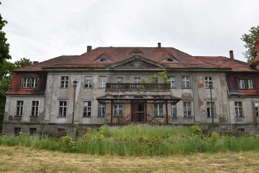 Pałac w Karczewie pochodzi z początku XIX wieku, wybudowany...