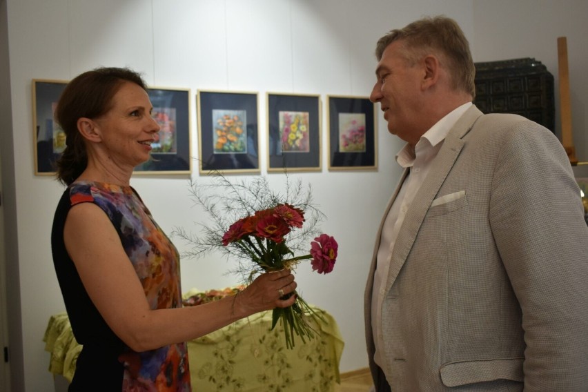 Wystawa "Letnie impresje" z pracami Iwony Ambroszczyk w bibliotece w Końskich. Zobacz zdjęcia