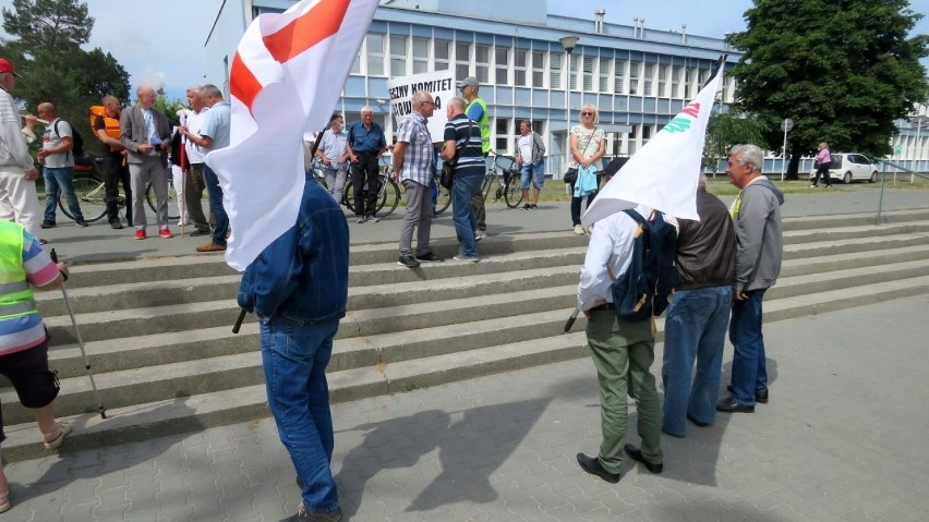 Protest pod biurowcem Grupy Azoty. Społecznicy wyszli w obronie Łarpi