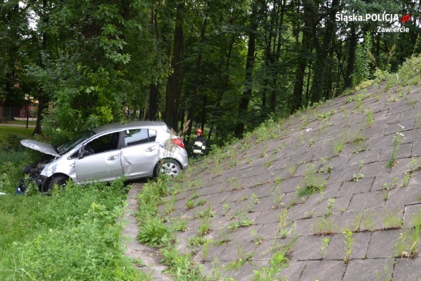Opel spadł z wiaduktu w Zawierciu. Było o krok od tragedii