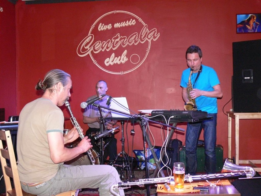 Jerzy Mazzoll i Didosensemble zagrali koncert w zduńskowolskiej Centrali