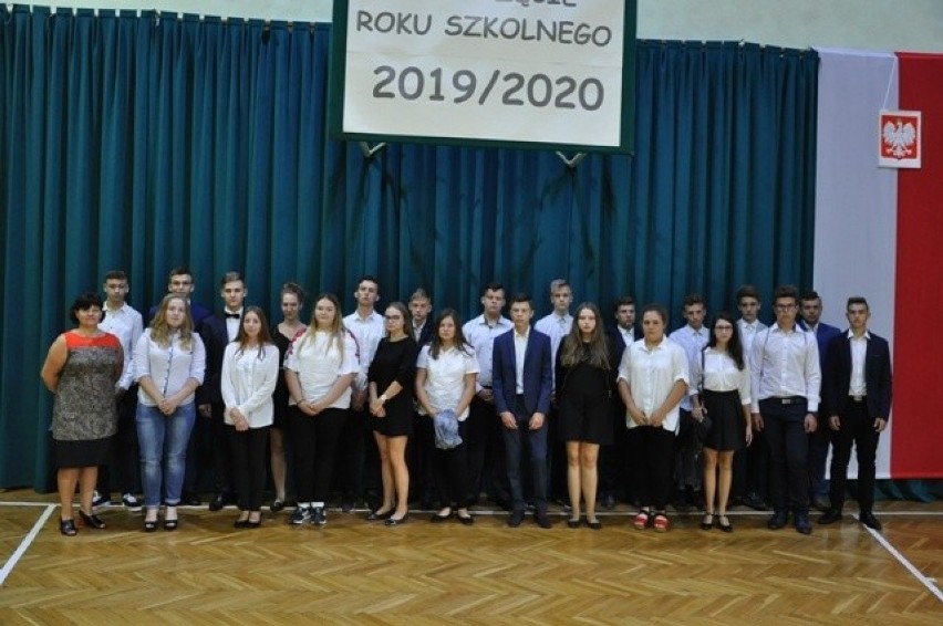 Rozpoczęcie roku szkolnego 2019/2020 w ZSP nr 2 w Łowiczu [ZDJĘCIA KLAS PIERWSZYCH]