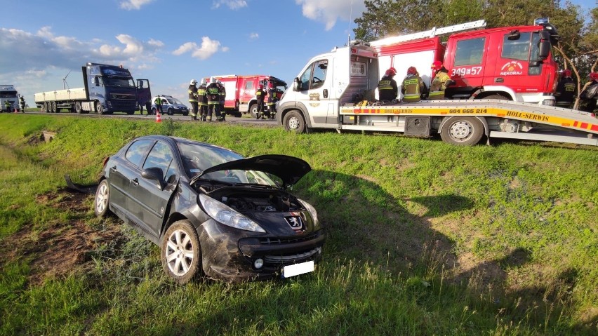 Wypadek w Rękoraju. Samochód ciężarowy uderzył w tył...