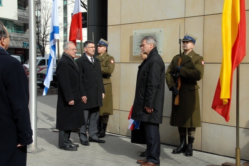 Prezydent Warszawy odsłoniła tablicę Pawła Frenkiela przy ul. Grzybowskiej [ZDJĘCIA]