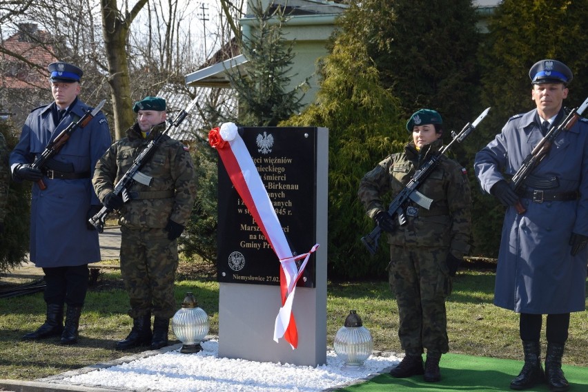 W Niemysłowicach od Prudnikiem odsłonięto pomnik upamiętniający ofiary Marszu Śmierci