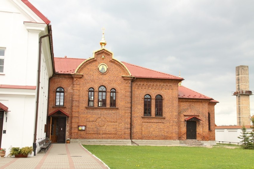 Stojąca obok cerkiew św. Jana Teologa.