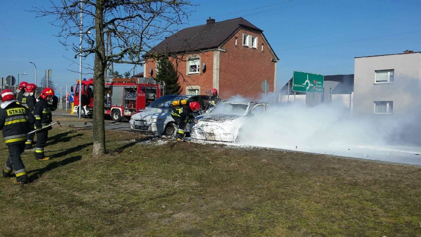 Pożar dwóch samochodów na ul. św. Anny w Lublińcu 