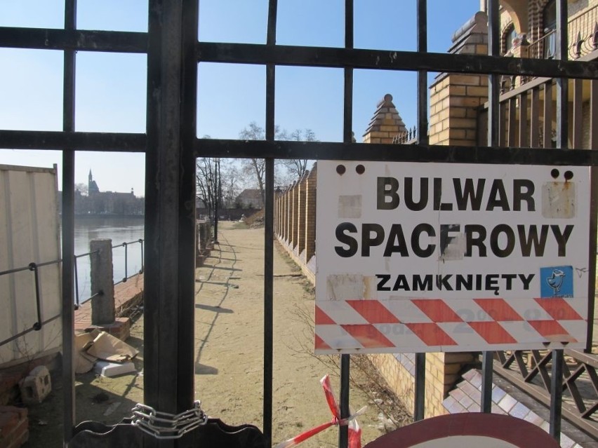 Wrocław: Na bulwarze na Ostrowie Tumskim biblioteka zamiast drzew