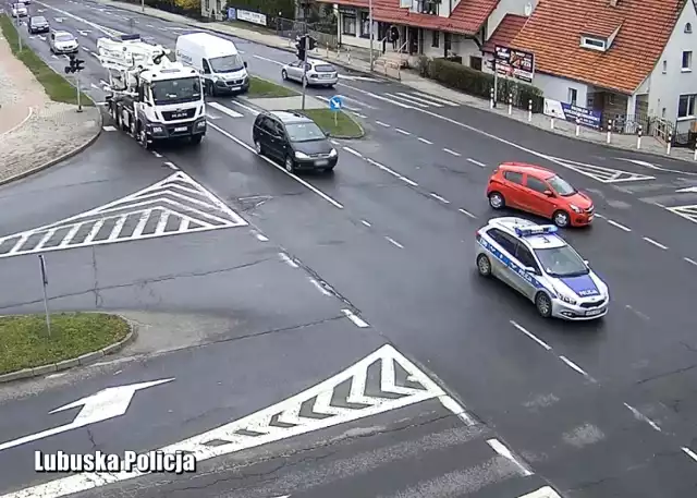 Policjanci z Krosna Odrzańskiego eskortowali mężczyznę do szpitala w Zielonej Górze. Liczyła się każda sekunda!