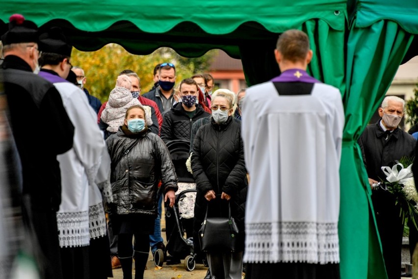 Mieszkańcy pożegnali ks. Bogdana Przybysza, wieloletniego proboszcza w Gniewie