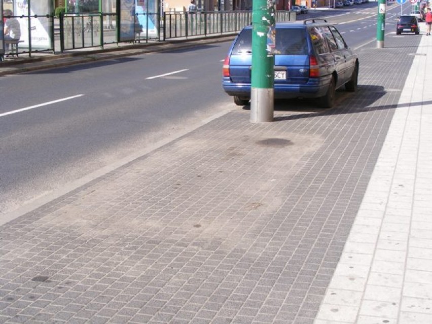 Straż miejską usunęła z ul. Głogowskiej zdezelowany...