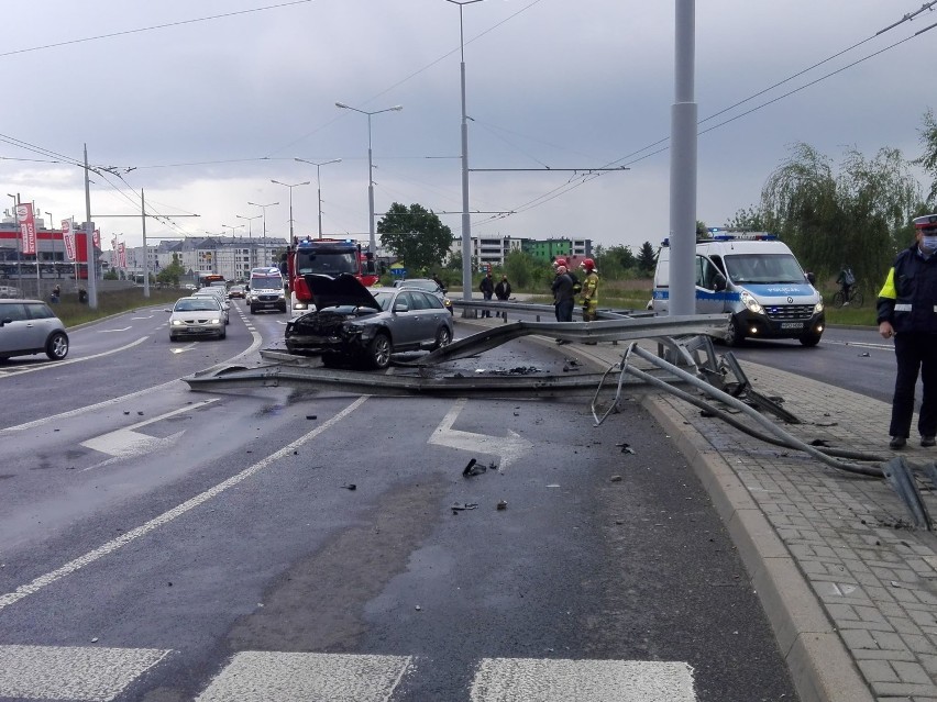 Do wypadku doszło przed godziną 18.00 na skrzyżowaniu ul....