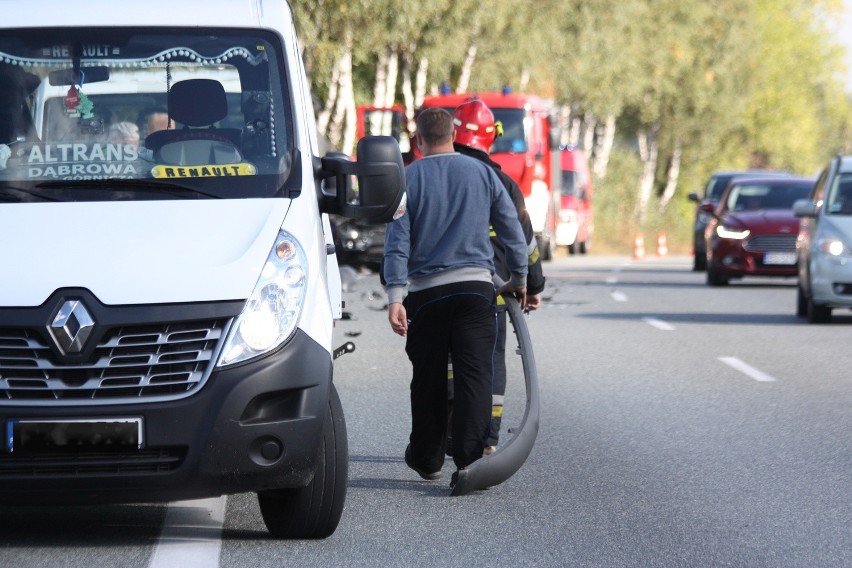 Wypadek pod Siewierzem: Ford wjechał w TIRa