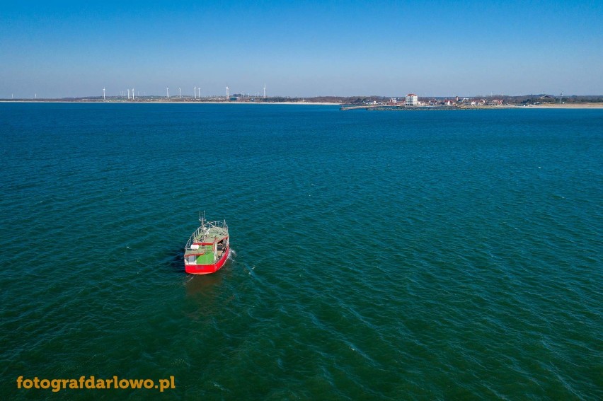 Darłówko w czasie epidemii koronawirusa. Puste plaże i ulice [ZDJĘCIA]