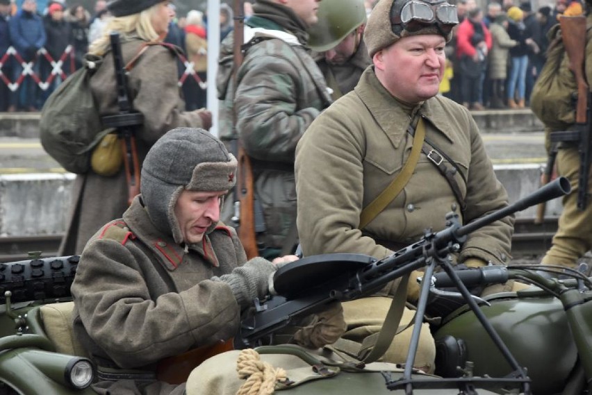 ,,Styczniowy bój o Trzciankę". Historyczna inscenizacja przyciągnęła tłumy na dworzec PKP [ZDJĘCIA]