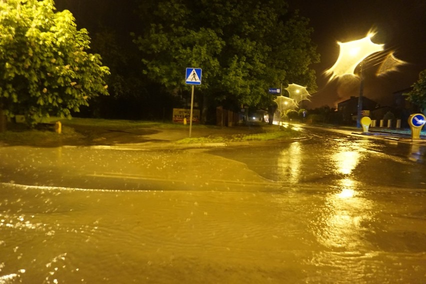 Powiat kraśnicki: Pracowita noc strażaków. Wszystko przez burze i intensywny deszcz (ZDJĘCIA, WIDEO)