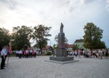 Chocz. Mieszkańcy i strażacy uczcili dzień świętego Wawrzyńca. Pod pomnikiem patrona miejscowych strażaków złożono kwiaty i zapalono znicze