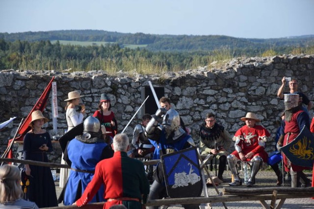 Pomimo pandemii zamek przyciąga tłumy - na przykład podczas Juromanii. Teraz przejdzie spory remont.