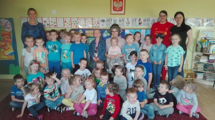 Dzień Anglii w grodziskim przedszkolu. Naszych milusińskich odwiedziła sama Królowa Elżbieta! [ZDJĘCIA]